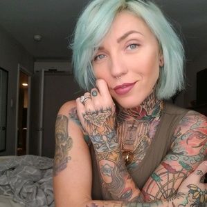 Meet your Posher, Abigail